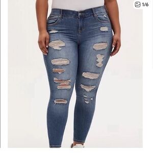 Torrid bombshell, skinny distressed stretch jeans. Size 18.